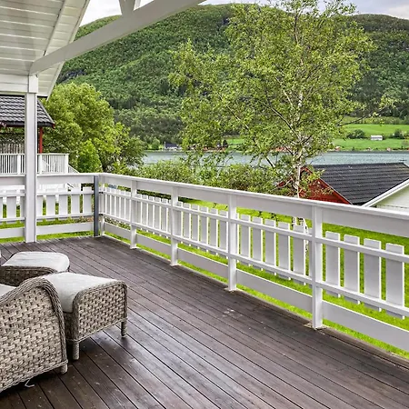 Gorgeous Home In Elnesvagen With Wifi *