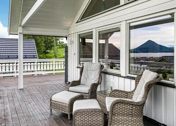 3 Bedroom Amazing In Elnesvagen Ferienhaus *